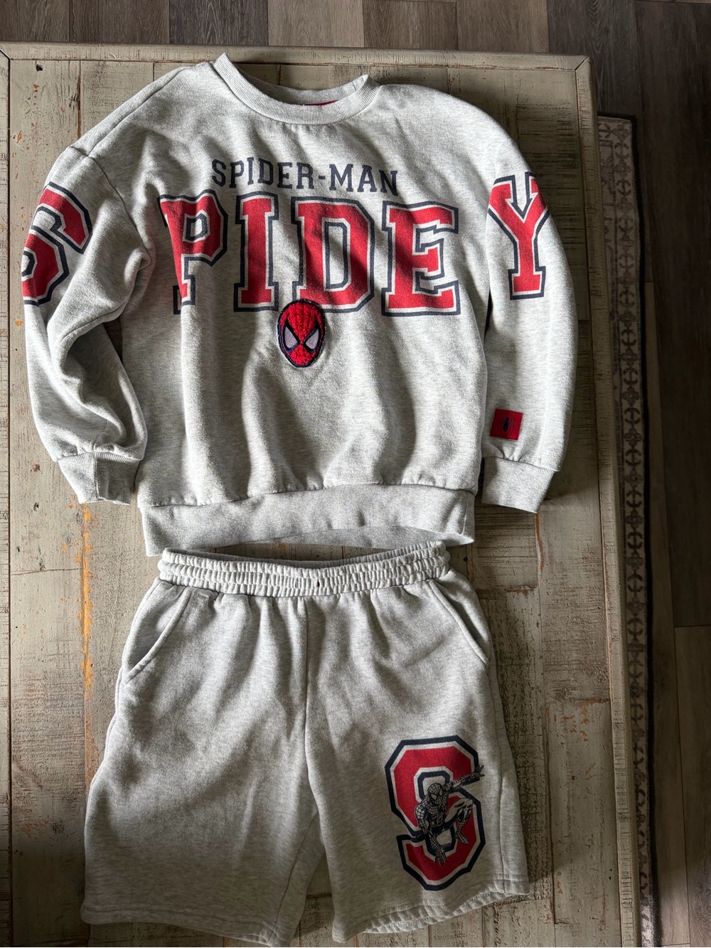 Marvel Grey Sweatshirt and shorts set 10/12